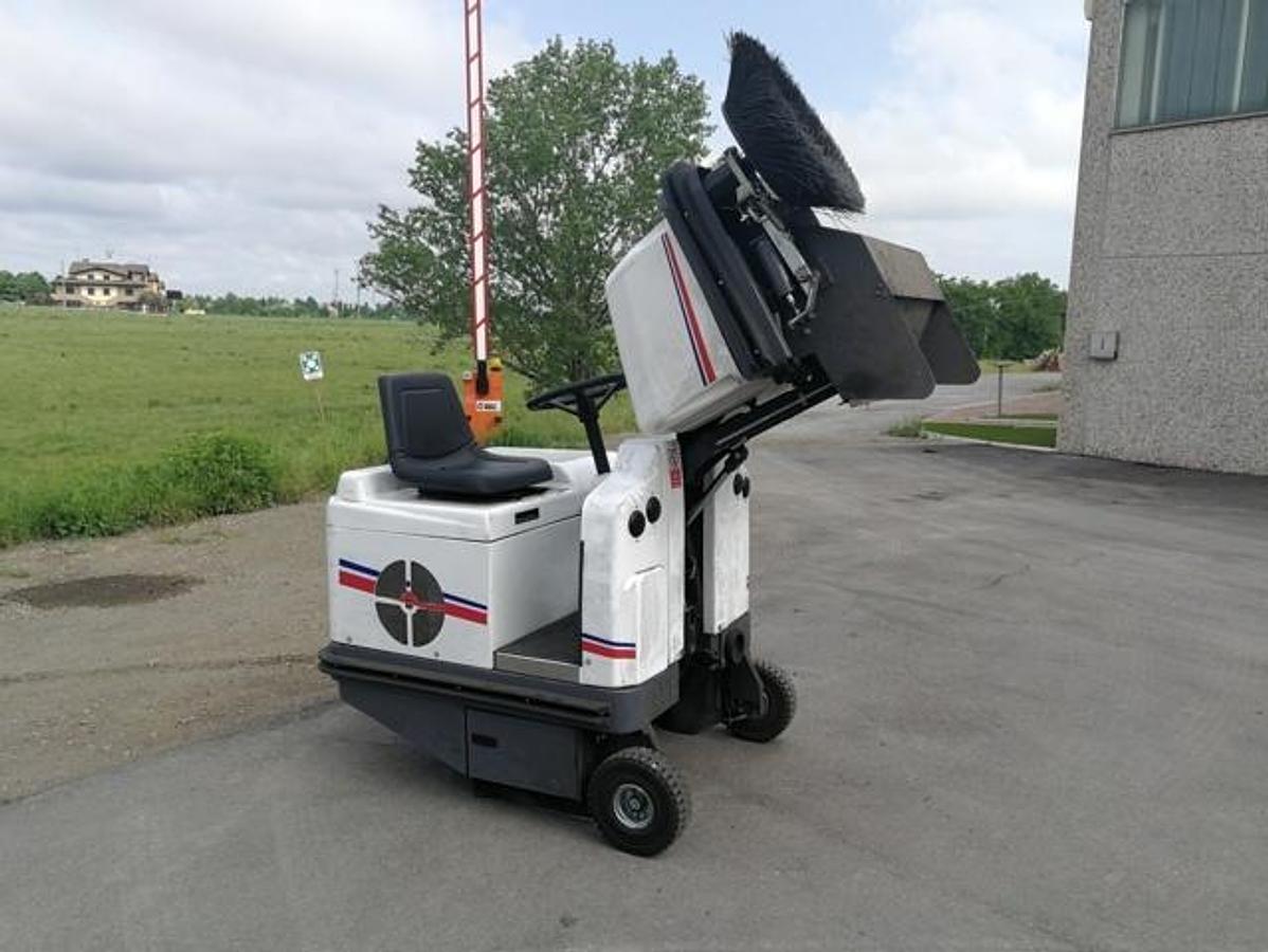 Used 2020 INDUSTRIAL FLOOR SCRUBBER DULEVO 1100 EH