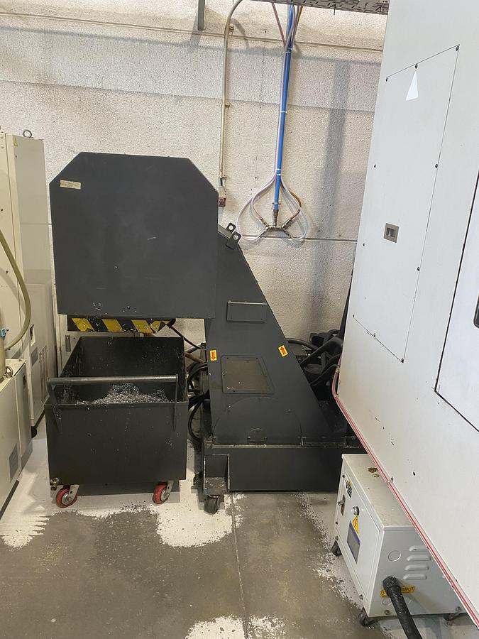 Used 2013 Akira Seiki Machining center RMV700APC (auto pallet changer)
