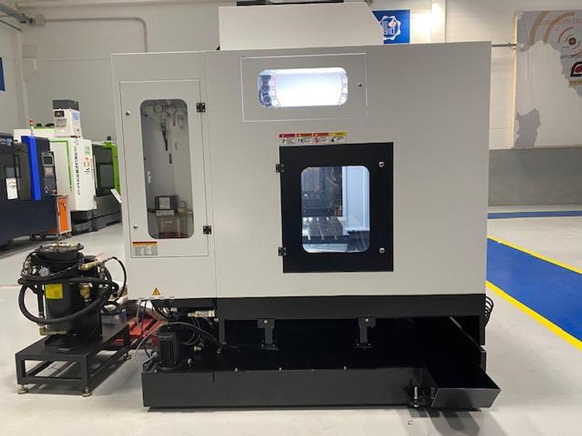 VERTICAL MACHINING CENTER BRAND PRIMINER CNC FANUC MOD. V11 L - 10 K (NEW)