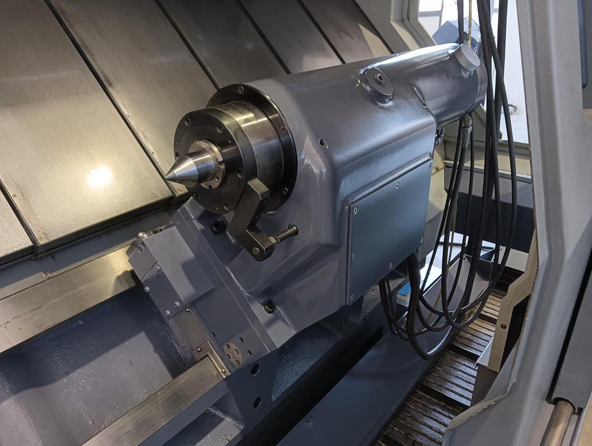 Used 2009 LATHE HYUNDAI model.SKT400LMC