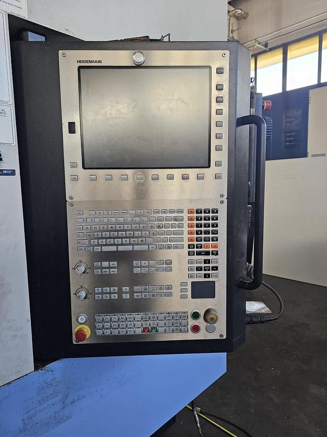 Used 2015 VERTICAL CENTER DOOSAN 5-AXIS Model VC 630/5AX