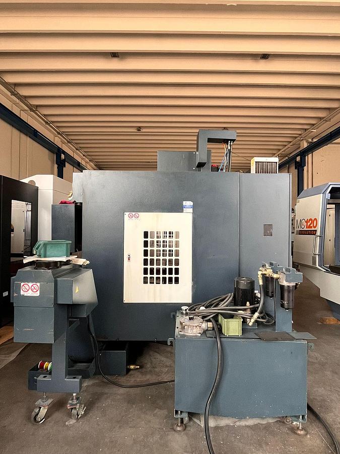 Used 2004 VERTICAL MACHINING CENTER WIKER model.VMC-1050