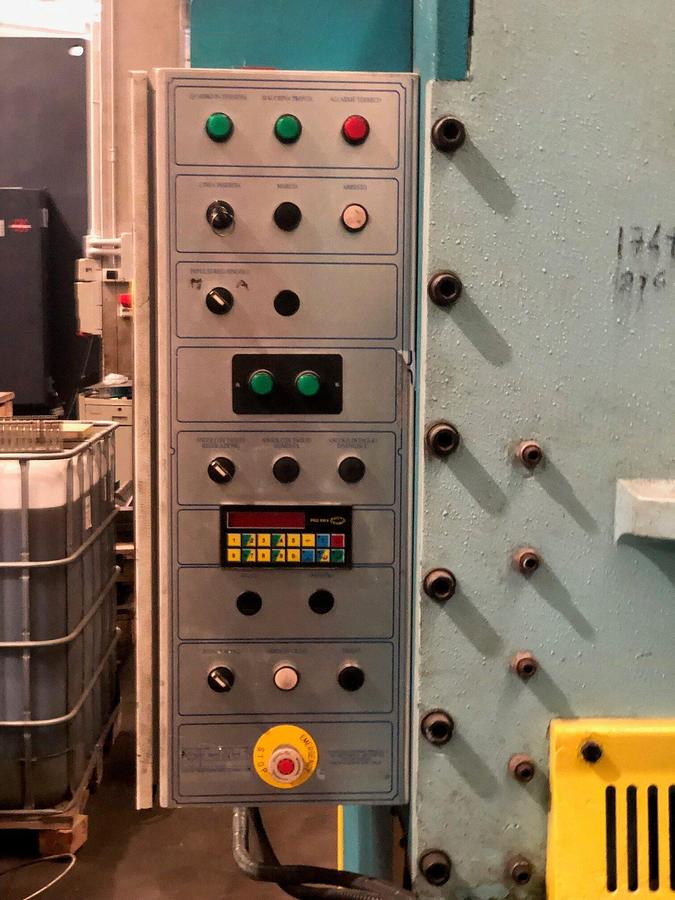 Used HYDRAULIC GUILLOTINE SHEAR BRAND LMF MOD 30-08