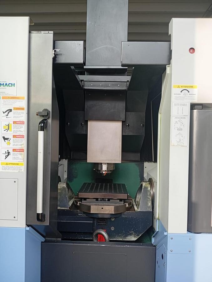 Used DOOSAN VERTICAL CENTER Mod. VC 630/5AX