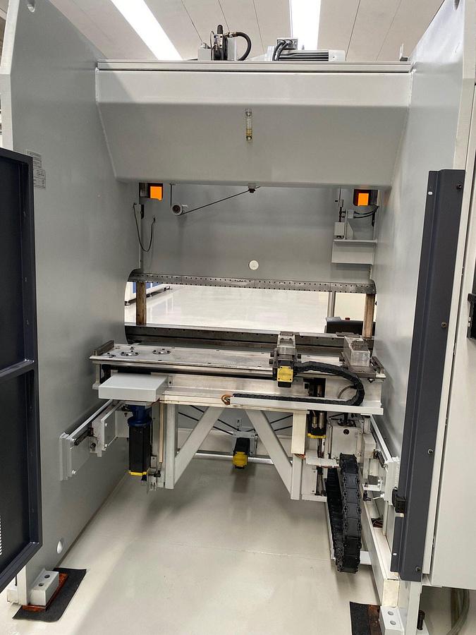 Used HYDRAULIC PRESS BRAKE LVD MOD. PPEB 80\20