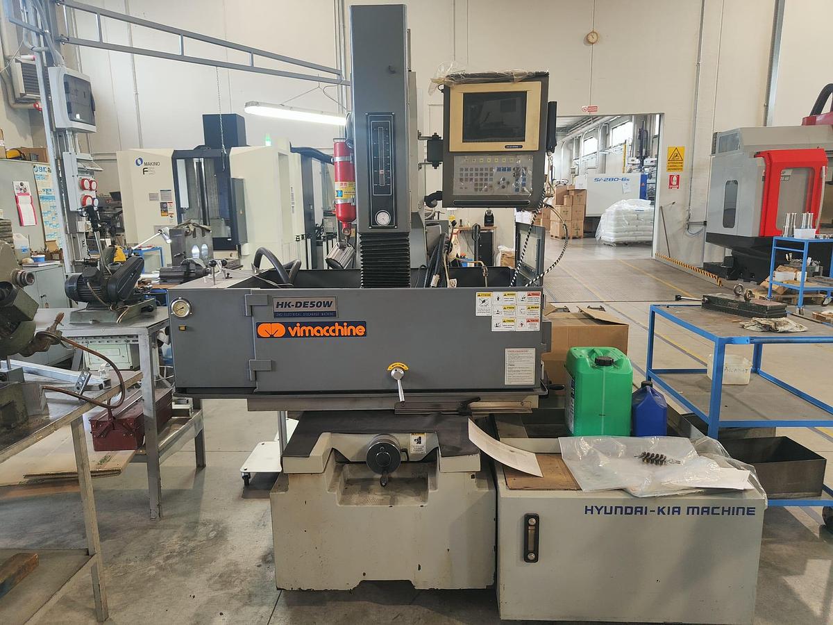 Used 2006 HYUNDAI-KIA DIE-SINKING EDM MACHINE MOD. HK-DE50W