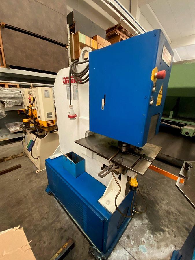Used HYDRAULIC PUNCHING MACHINE BRAND OMERA MOD. OP 90 HY