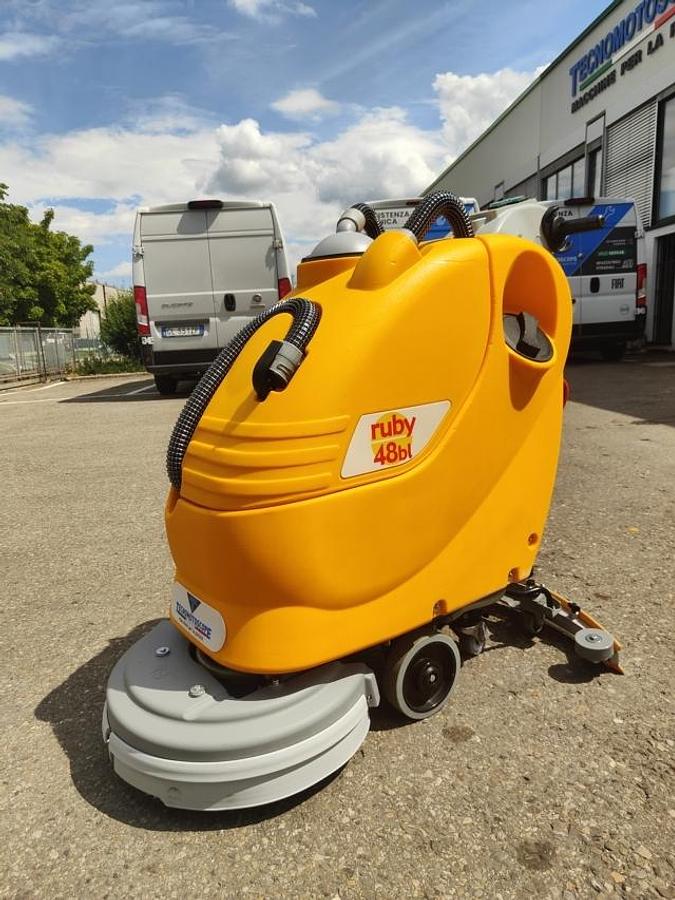 Refurbished 2019 INDUSTRIAL FLOOR SCRUBBER REVISITED RUBY 48 BL