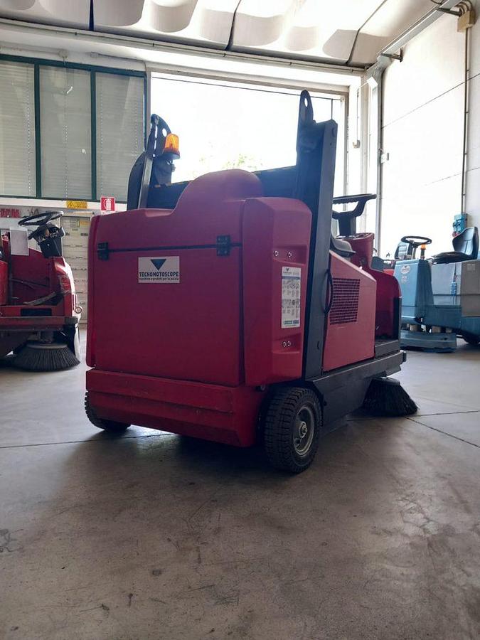 Ricondizionato SPAZZATRICE INDUSTRIALE RCM OTTO E TOP REVISIONATA