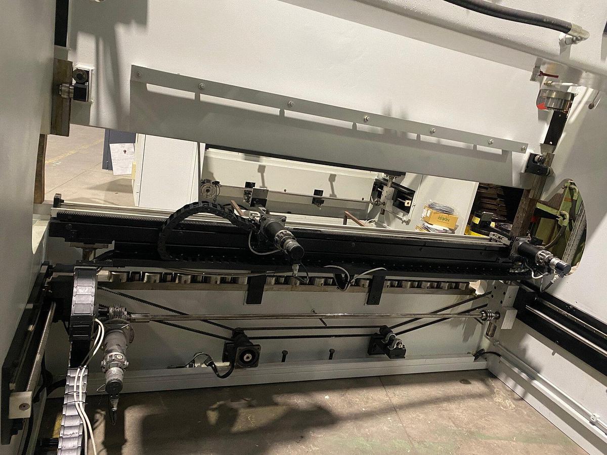 Used HYDRAULIC PRESS BRAKE BRAND IMAL MOD 85\33