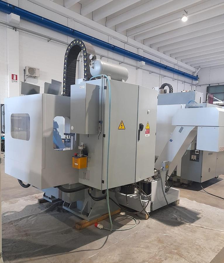 D'occasion Centre d'usinage vertical O.M.Z. mod.N T12