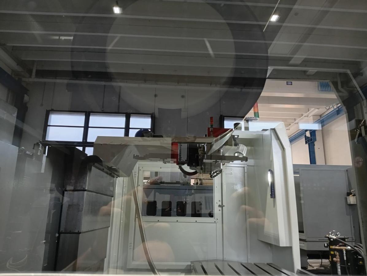 D'occasion CENTRE D'USINAGE PREMIER MOD. MCV1100 (2008)