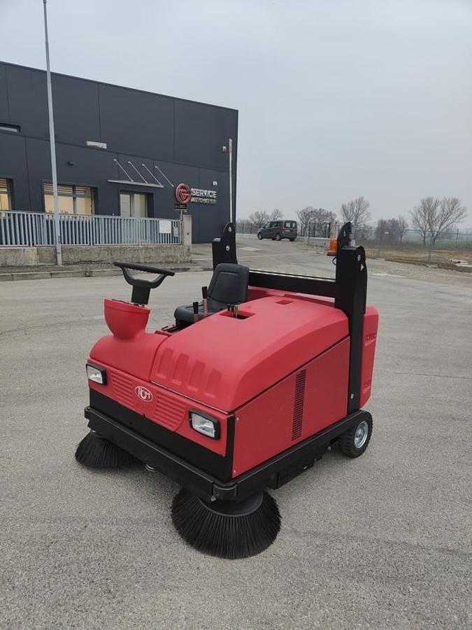 Refurbished REVISED RCm NOVE E TOP sweeper