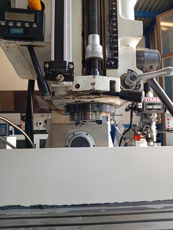 Used YEONG MILLING MACHINE mod.YCM-V85