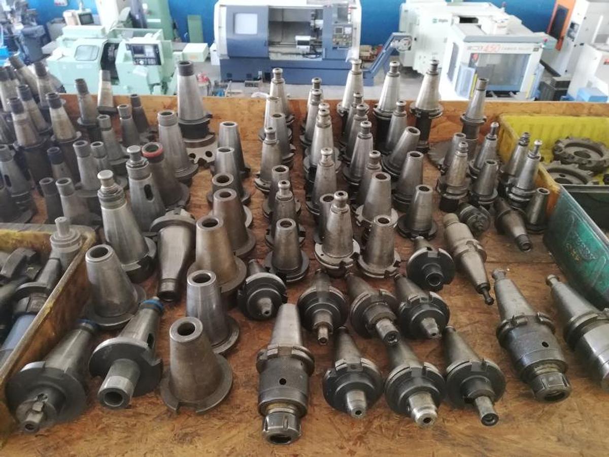 Used TOOL HOLDERS FOR MACHINING CENTERS