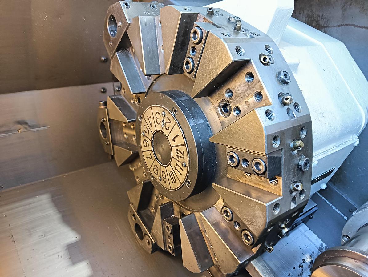 Used 1998 OKUMA CNC lathe mod.LCS-15E