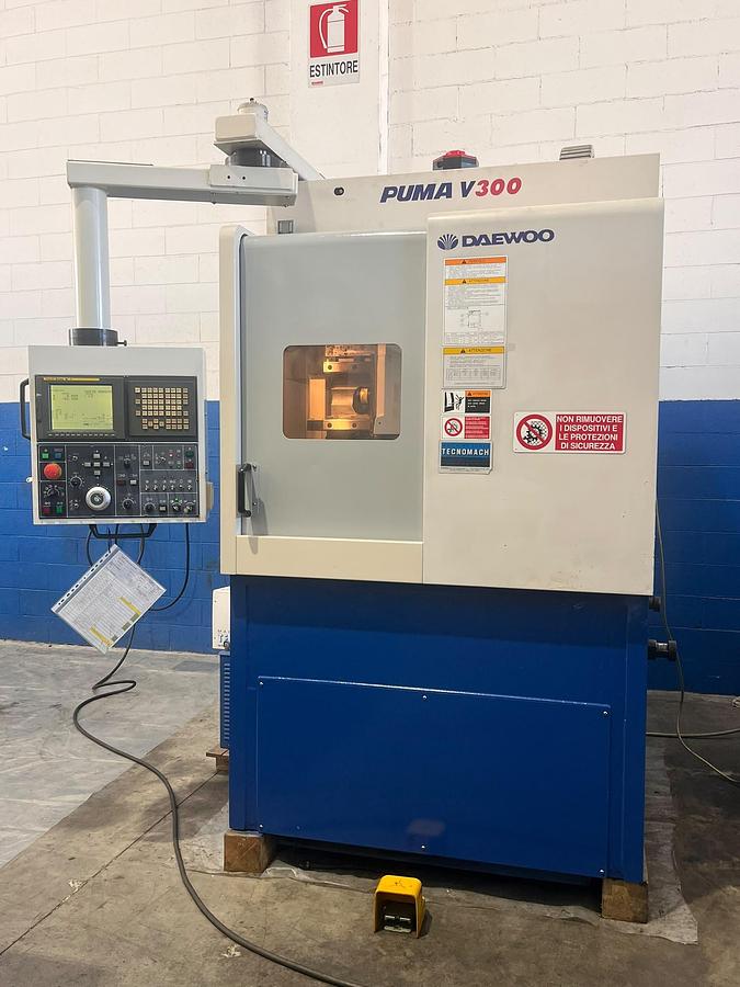 Used 2002 DAEWOO PUMA V300 VERTICAL LATHE