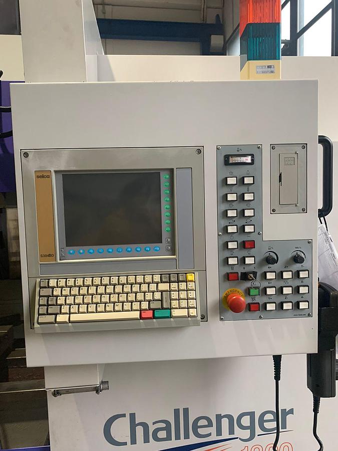 D'occasion CENTRE D'USINAGE VERTICAL MICROCUT modèle MCV-1300, 2002