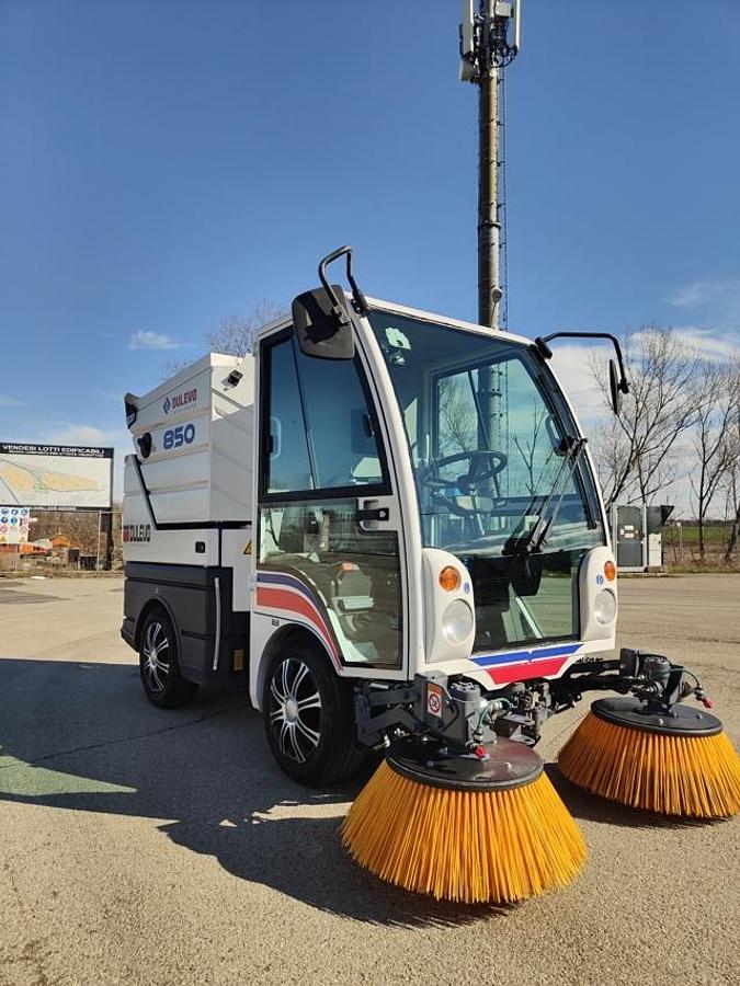 Refurbished A RECONDITIONED ROAD SWEEPING MACHINE ASPIRATOR