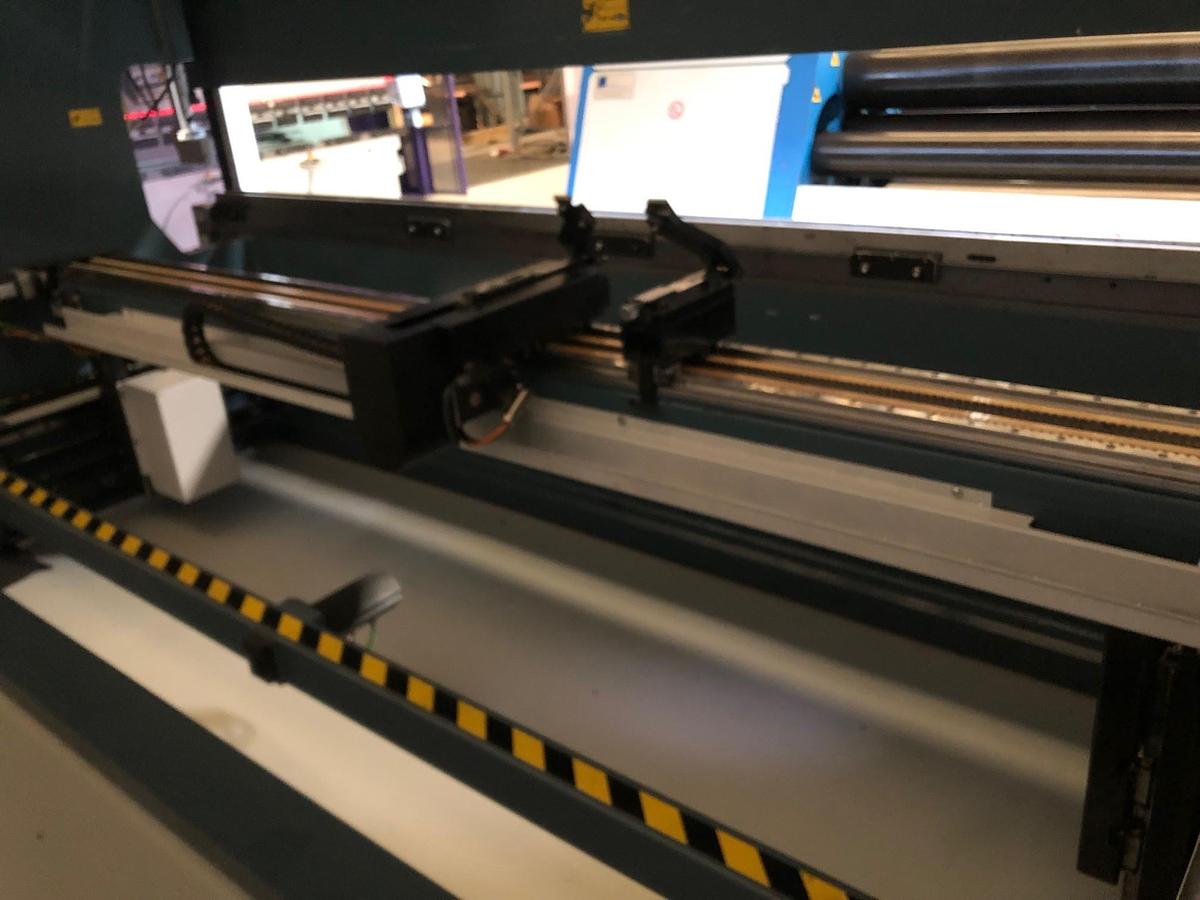 Used HYDRAULIC PRESS BRAKE BRAND GECKO MOD AD S 40220
