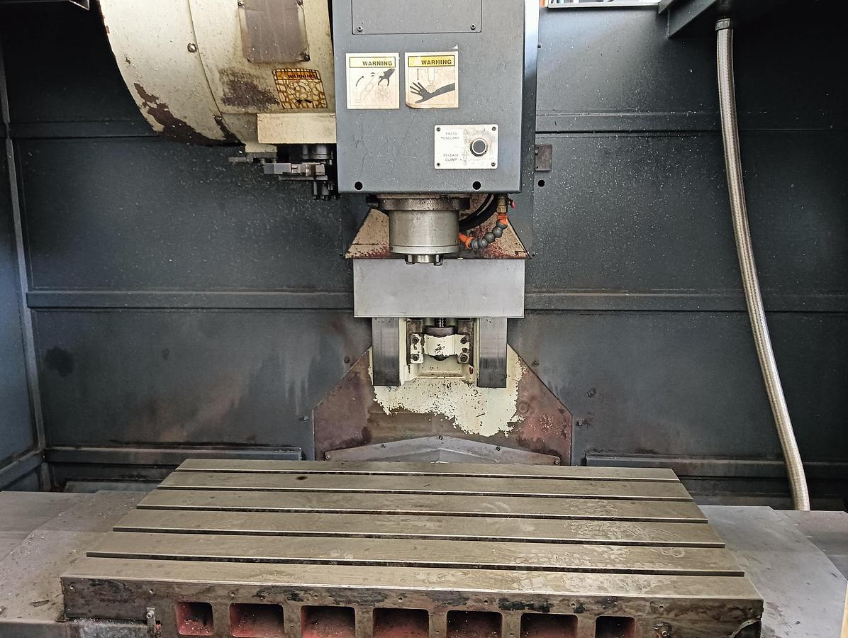 D'occasion CENTRE D'USINAGE VERTICAL WIKER VMC-1050