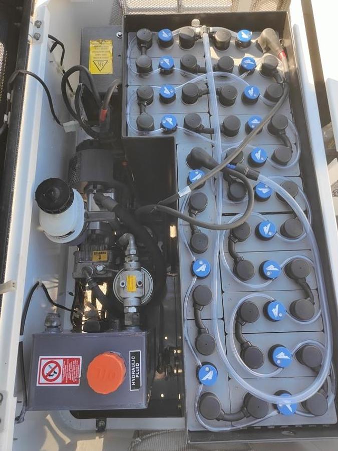 Refurbished 2016 INDUSTRIAL FLOOR SCRUBBER DULEVO 1300 EH REVISED