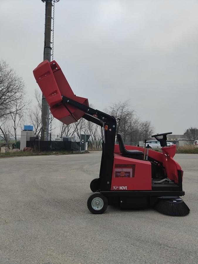 Refurbished REVISED RCm NOVE E TOP sweeper