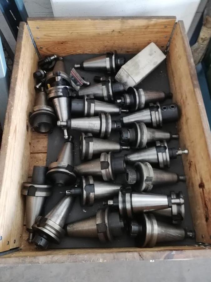 Used TOOL HOLDERS FOR MACHINING CENTERS