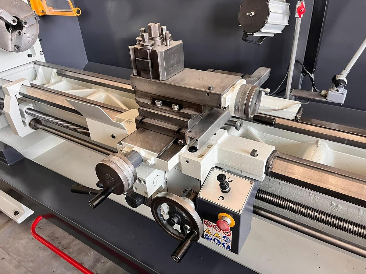Used 2008 LATHE PARALLEL MOMAC mod.SM 260