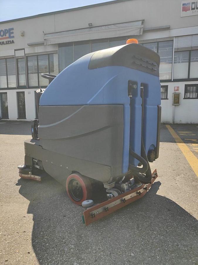Refurbished 2022 FLOOR SCRUBBER REVISED DULEVO BOOST 300.10