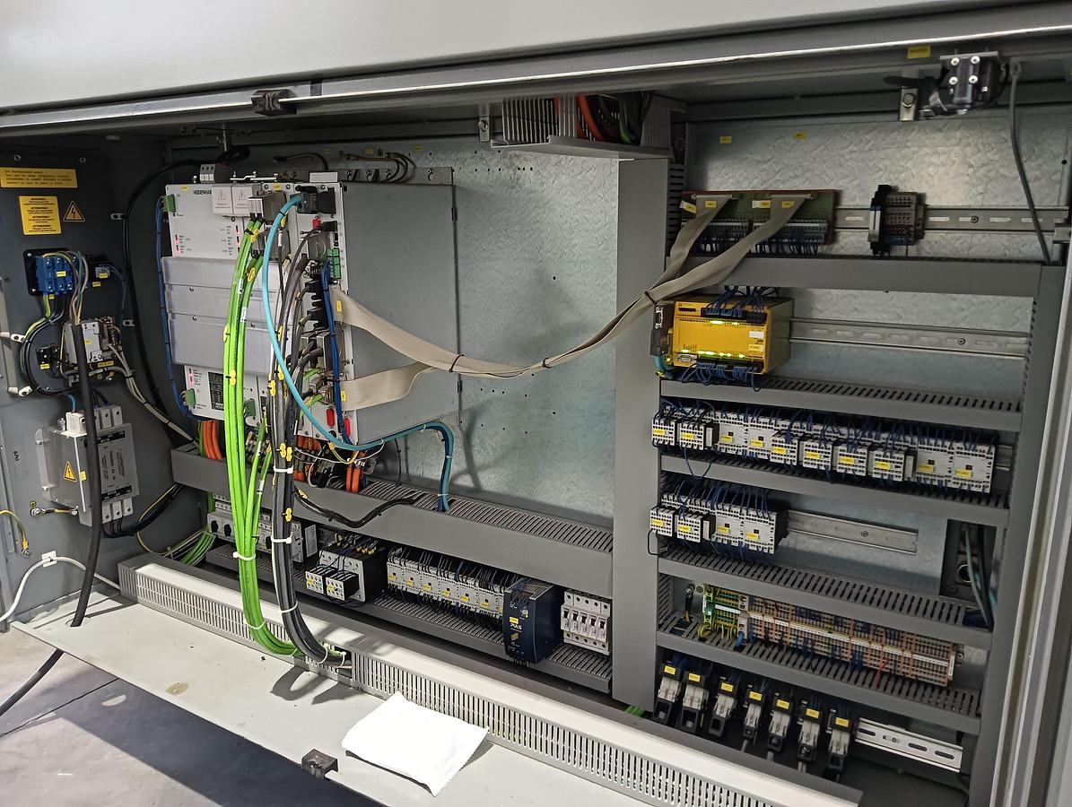 Usado CENTRO DE MECANIZADO VERTICAL DECKEL MAHO mod. DMU70 5 EJES 3+2