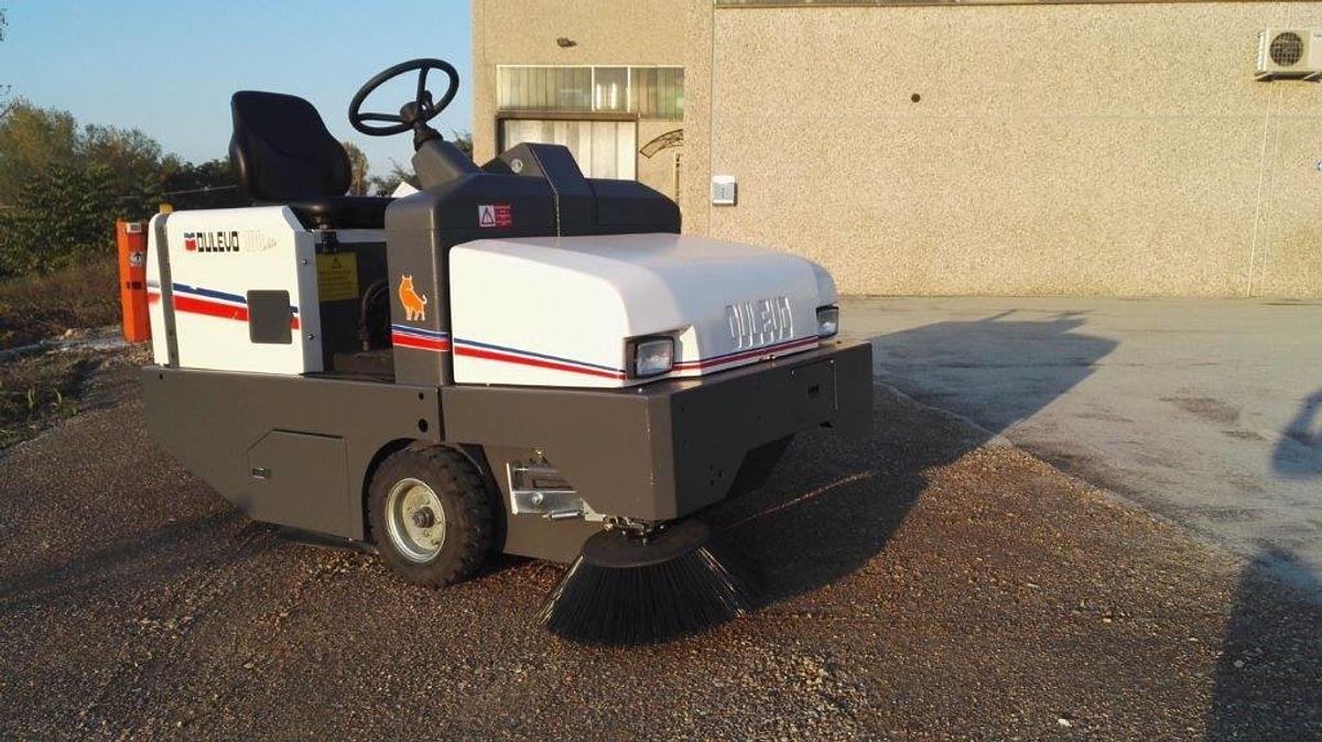 Used INDUSTRIAL STREET SWEEPER DULEVO 100 EH