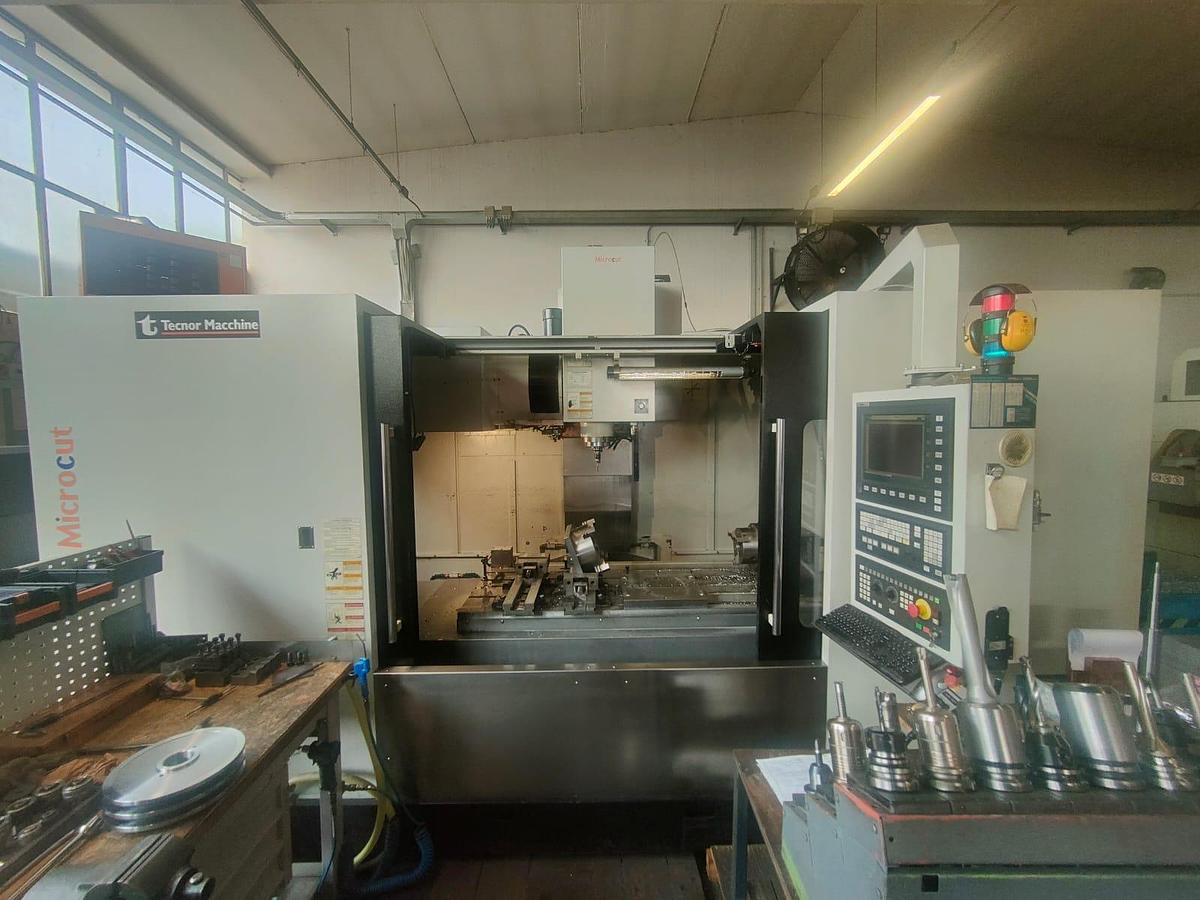 D'occasion Centre d'usinage vertical Microcut VMC-1600 F (2017)