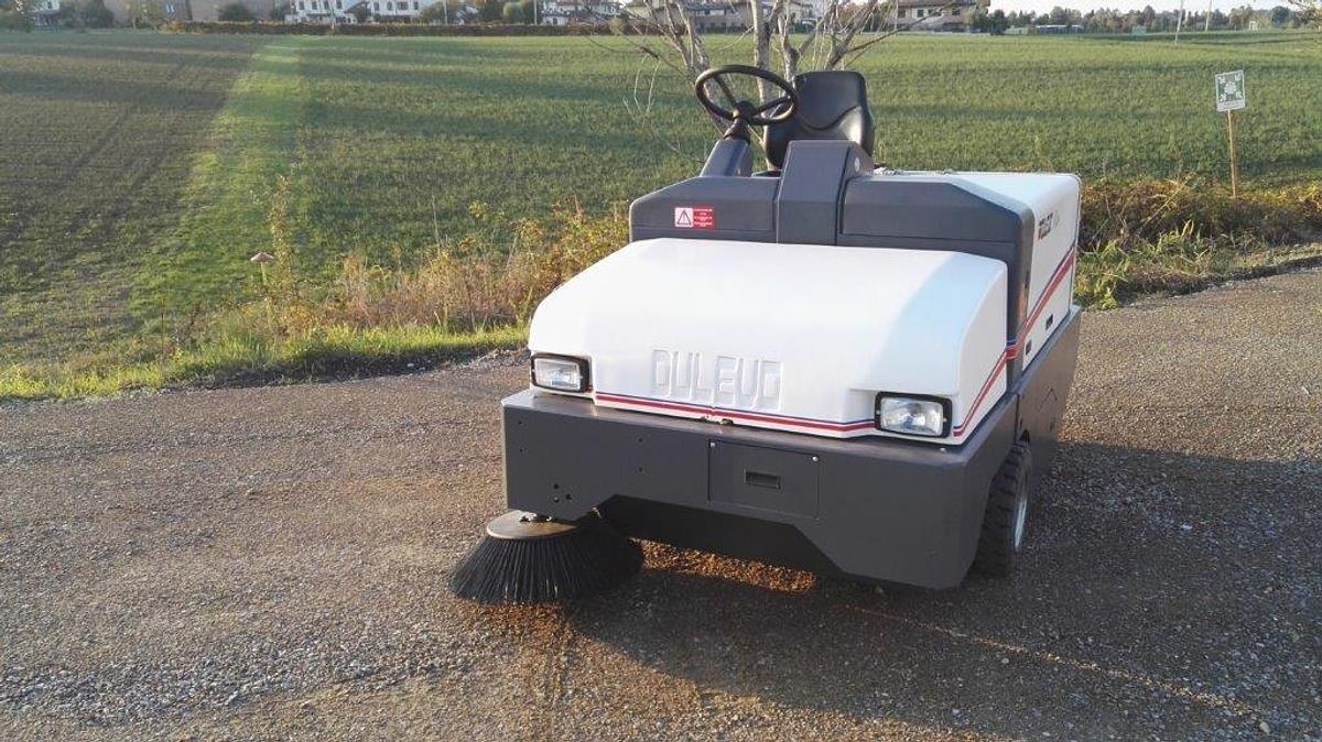 Used INDUSTRIAL STREET SWEEPER DULEVO 100 EH
