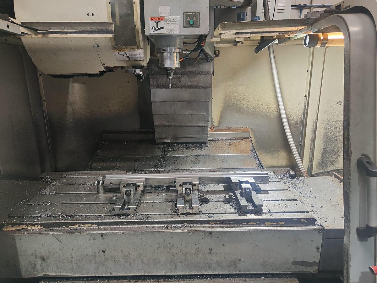 D'occasion Centre d'usinage vertical Lilian 2008, modèle VMC1600