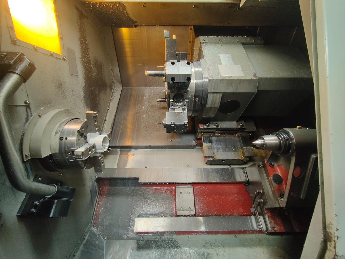 Used 2006 HYUNDAI lathe mod.SKT250M