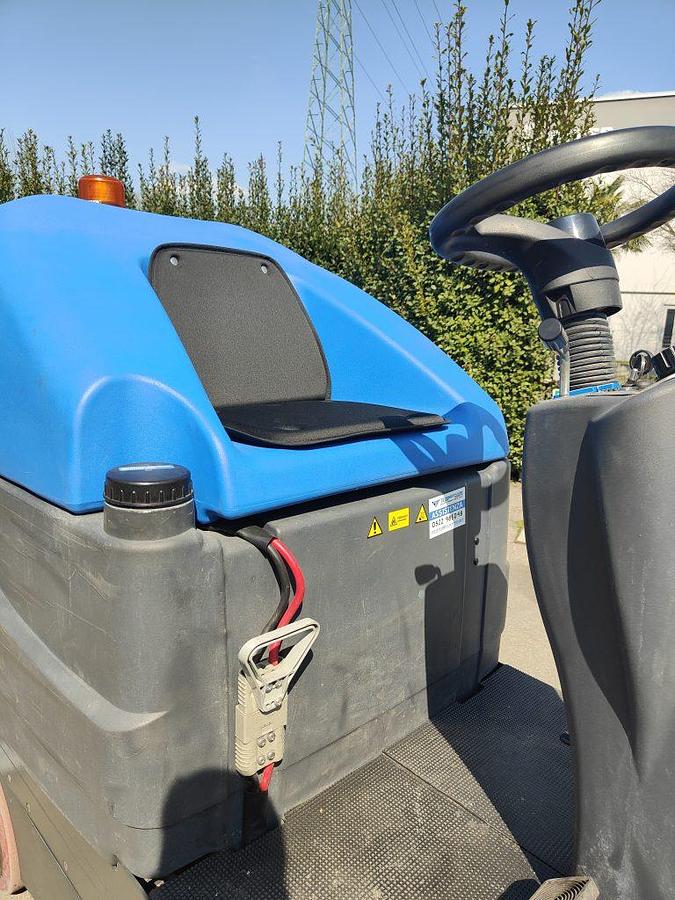 Refurbished 2022 FLOOR SCRUBBER REVISED DULEVO BOOST 300.10