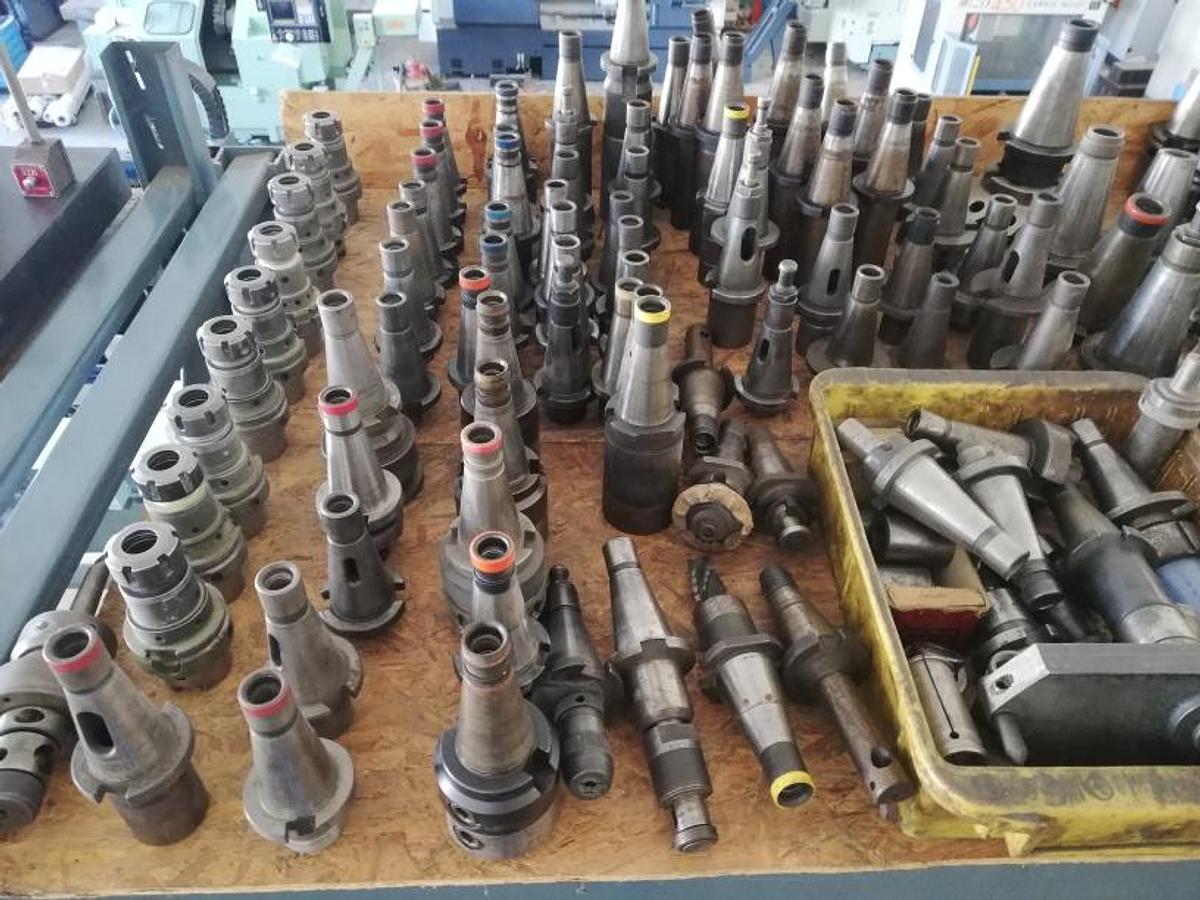 Used TOOL HOLDERS FOR MACHINING CENTERS