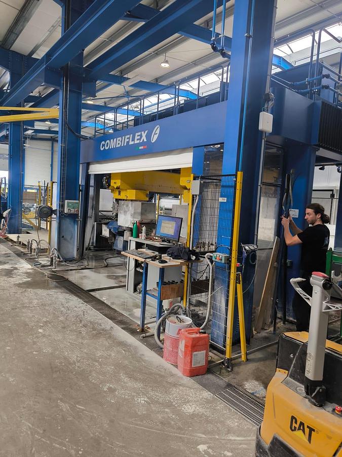 Mult Functional Used 2019 Forvet Combiflex Multifunctional CNC Glass Processing Rob...
