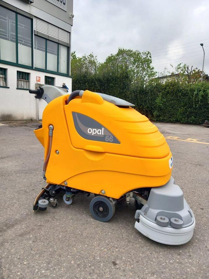 Refurbished REVISIONED OPAL 66 FLOOR SCRUBBER