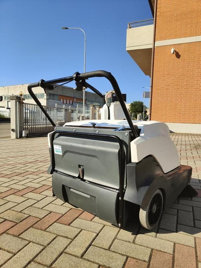 Refurbished 2017 DULEVO 74 WAVE SWEEPER REVISED
