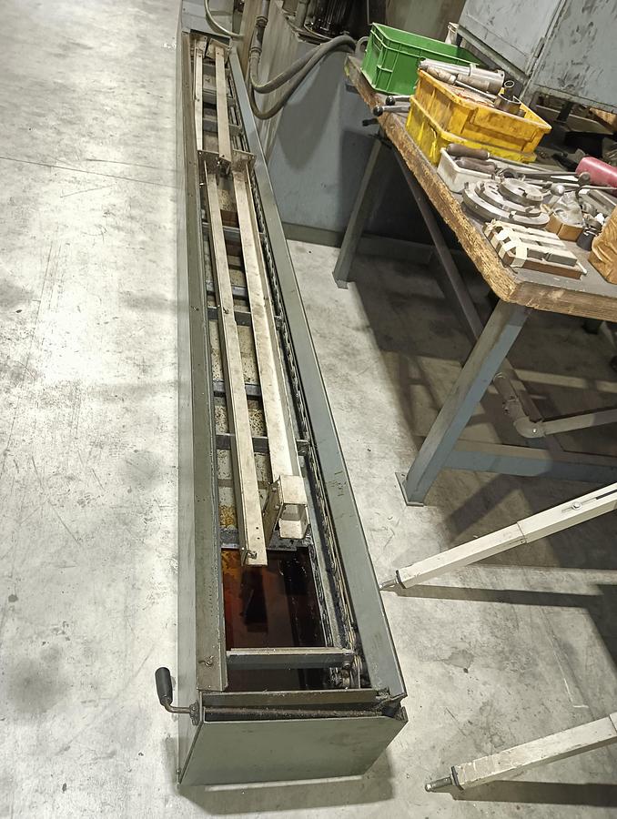 Used 1999 KNOLL TRUCIBLE EVACUATOR mod.400K-3/400