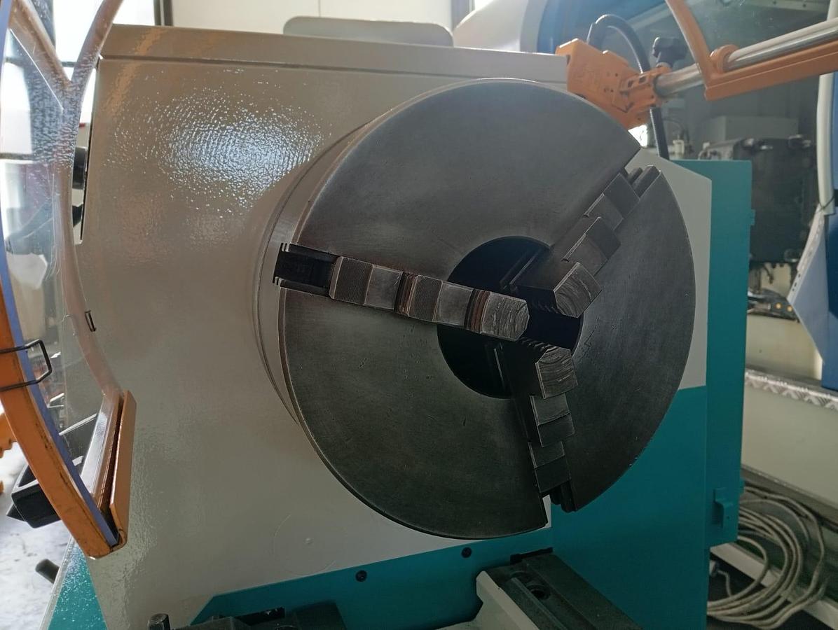 Used 2001 PARALLEL LATHE SBIMEX model.CU630 X 3000 HOLE 103