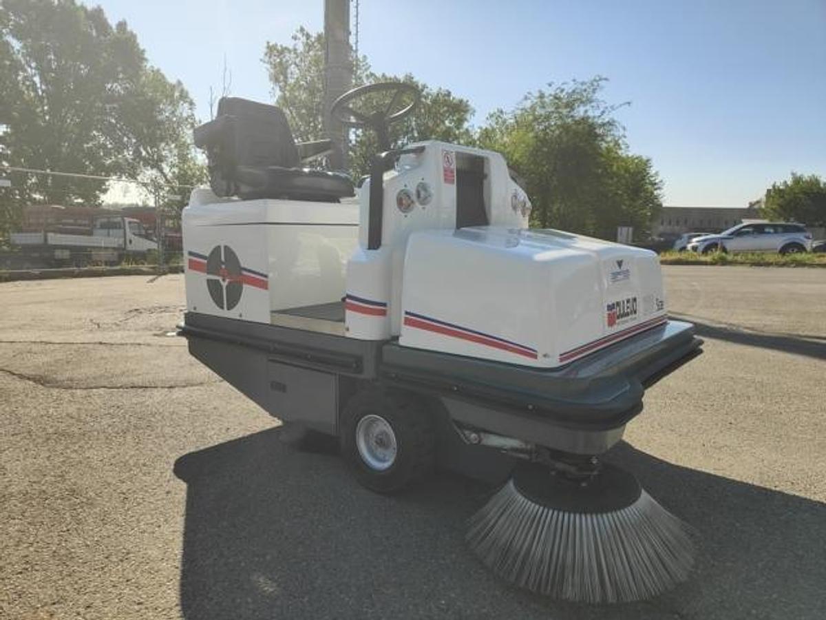 Refurbished 2016 INDUSTRIAL FLOOR SCRUBBER DULEVO 1300 EH REVISED
