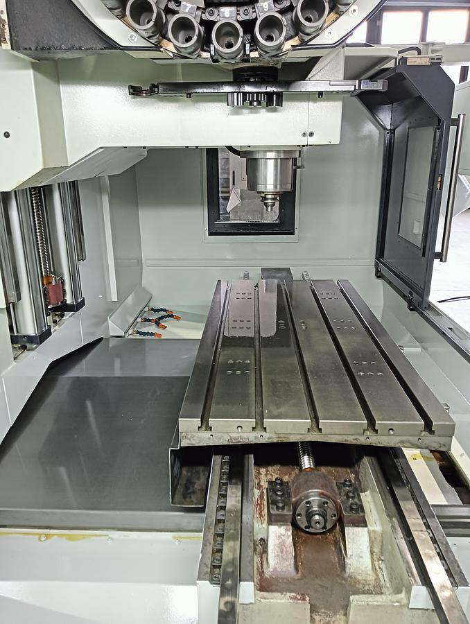 D'occasion Centre d'usinage vertical LAGUN LEAN MACHINERY, modèle MV 12, 2008