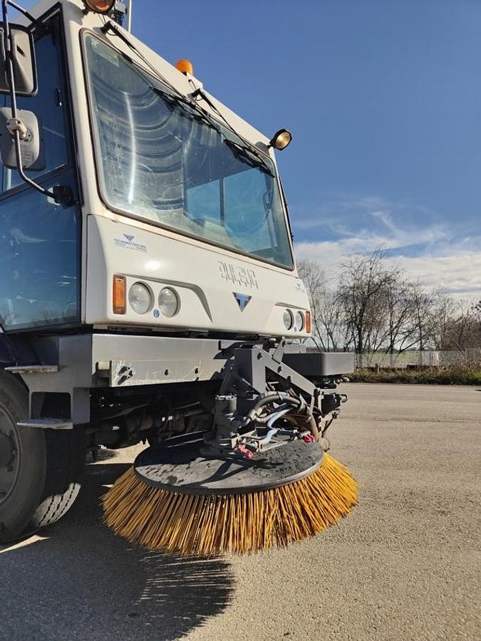 Refurbished REVIVED ROAD SWEEPER DULEVO 5000