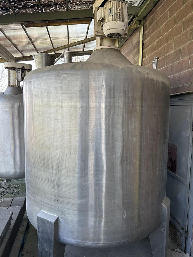 Used Bertuzzi Stainless Steel Tanks with Agitator – Complete Lot for Sale