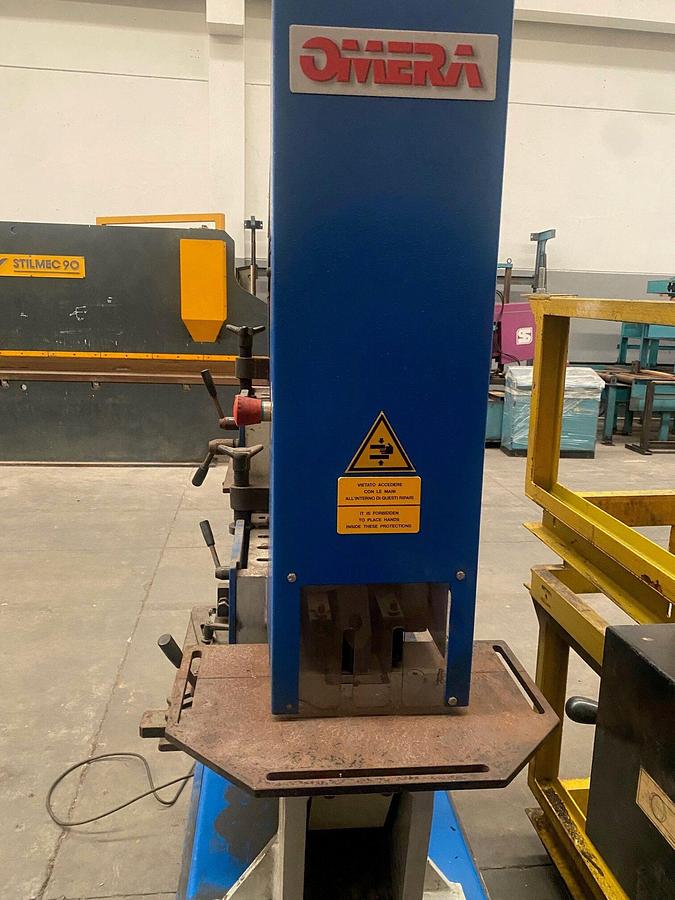 Used HYDRAULIC PUNCHING MACHINE BRAND OMERA MOD. OM 70 HY