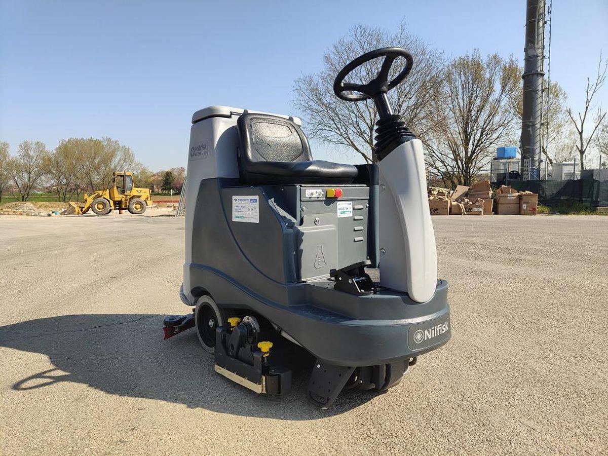 Used 2021 FLOOR SCRUBBER SWEEPER NILFISK BR 755C
