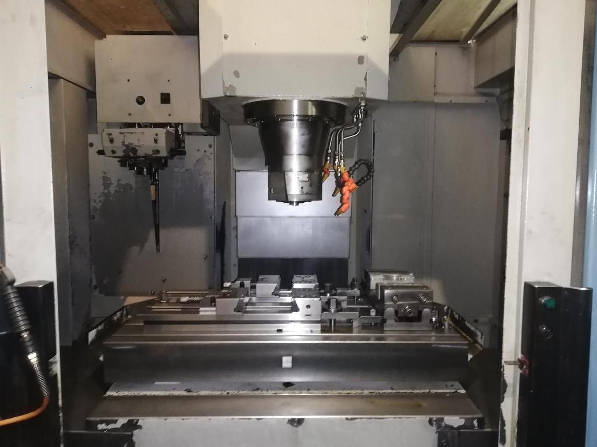 D'occasion CENTRE D'USINAGE VERTICAL 3 AXES CHANGEMENT DE PALETTES SIGMA mod. ZENIT 3 P 2002